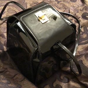 neely and chloe pyramid bag